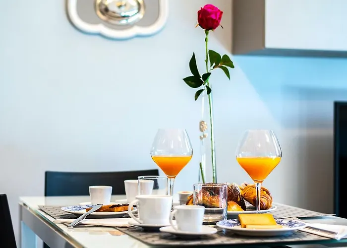 Oltrarno Lily Suite